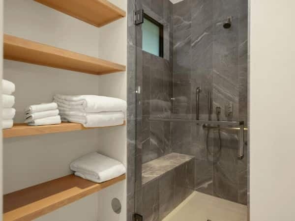 come pulire un piatto doccia in ardesia