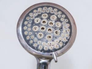 Trattamento anticalcare per vetri doccia